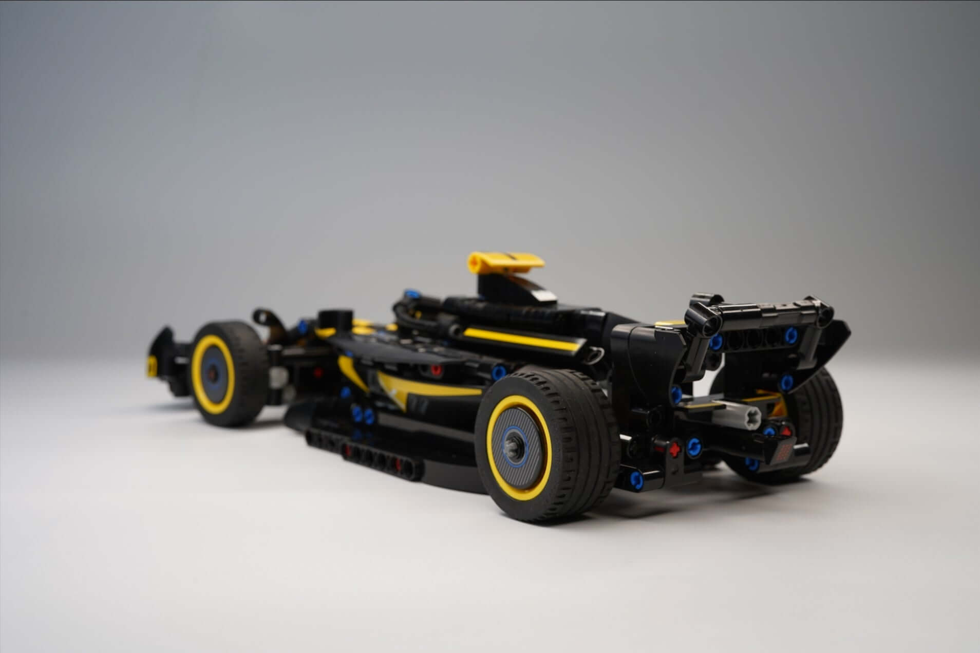 Alternative F1 car build instructions for LEGO Technic 42151 Bugatti Bolide