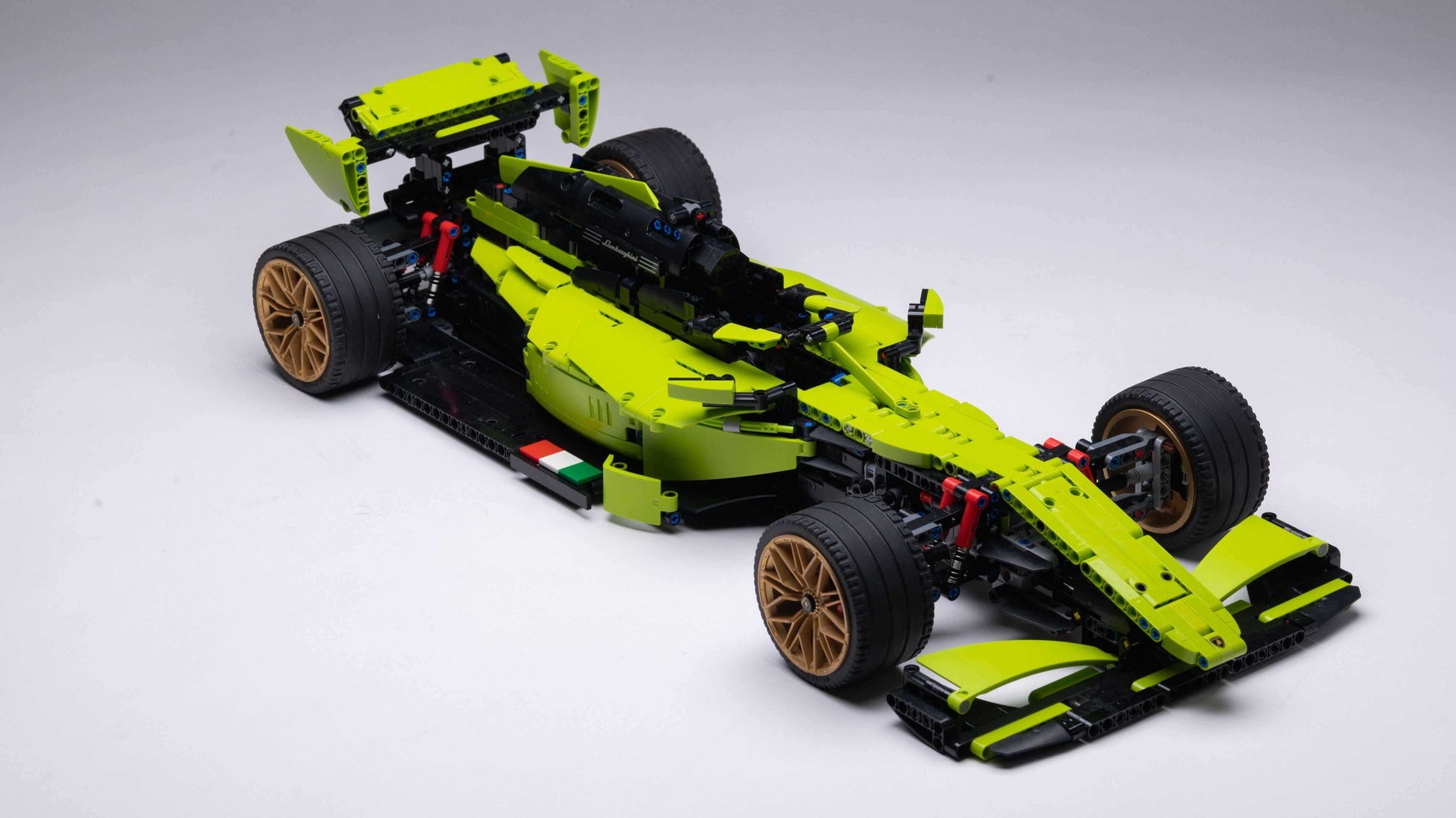 Alternative build instructions for LEGO Technic 42115:Transform your Lamborghini Sian kit into a F1 - WW Bricks Studio Official Store
