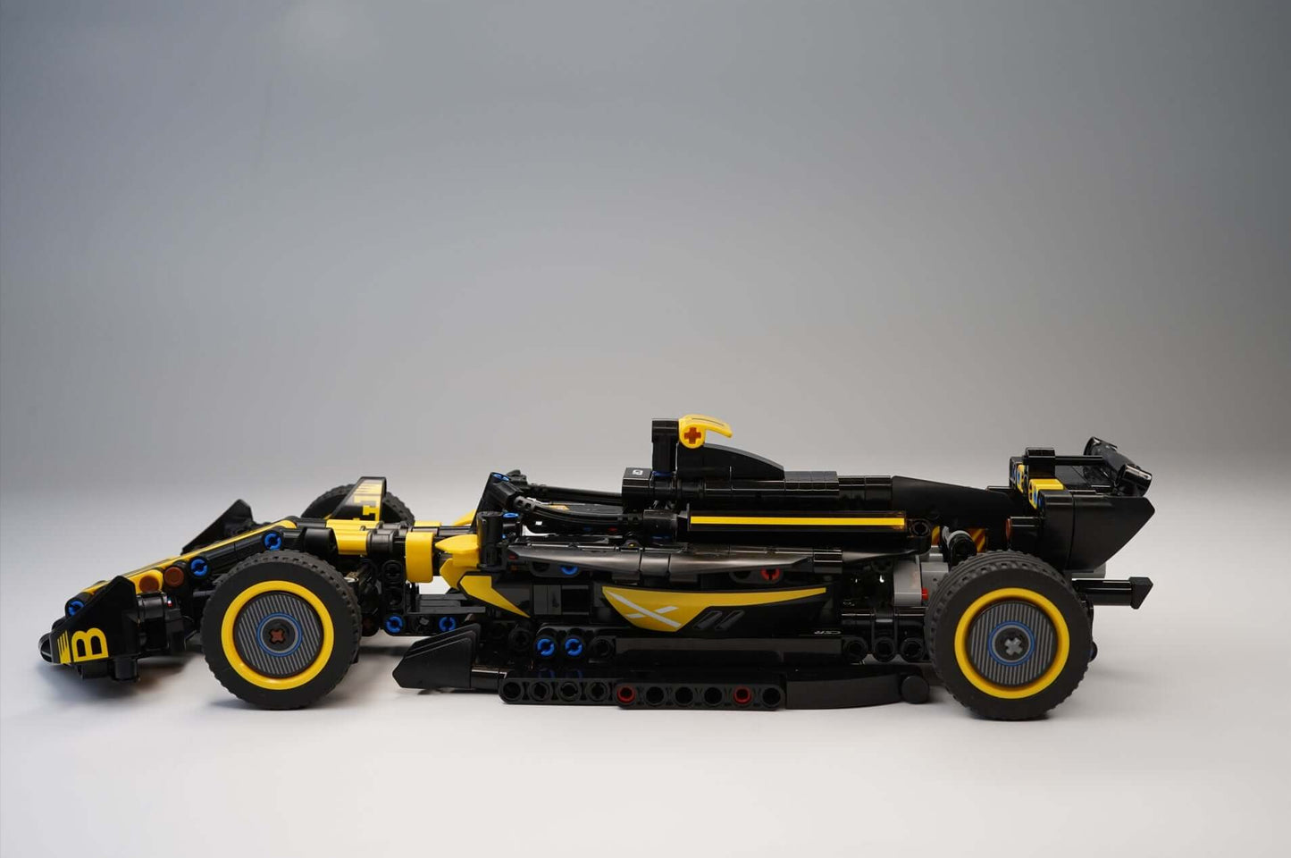 Alternative F1 car build instructions for LEGO Technic 42151 Bugatti Bolide