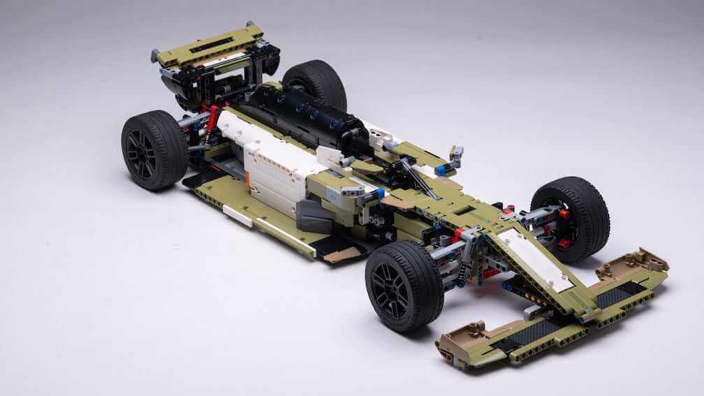 Alternative build instructions for LEGO Technic 42110：Transform your Land Rover Defender kit into a F1 - WW Bricks Studio Official Store