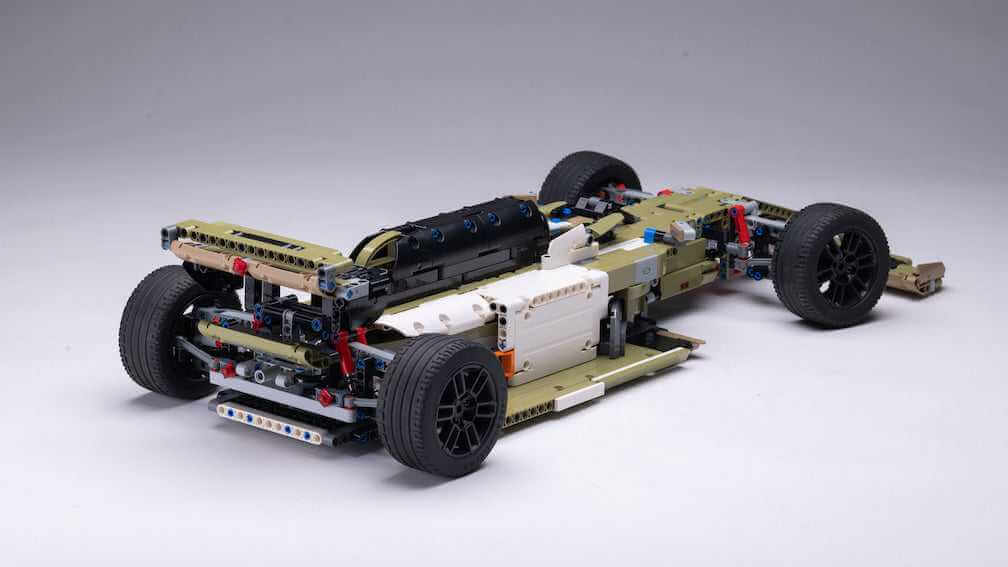 Alternative build instructions for LEGO Technic 42110：Transform your Land Rover Defender kit into a F1 - WW Bricks Studio Official Store